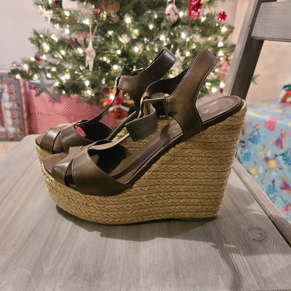 ALDO WEDGE HEELS - Picture 1 of 3